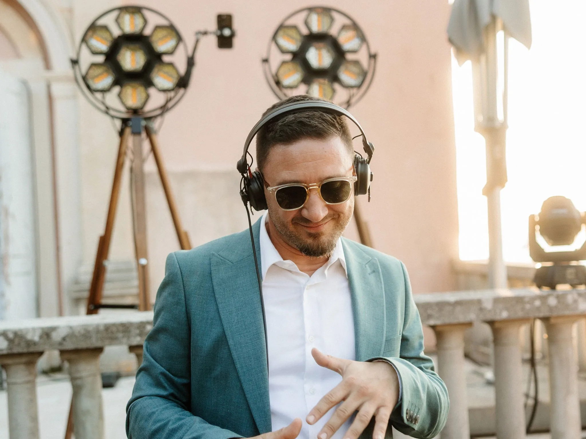 DJ Gino u elementu